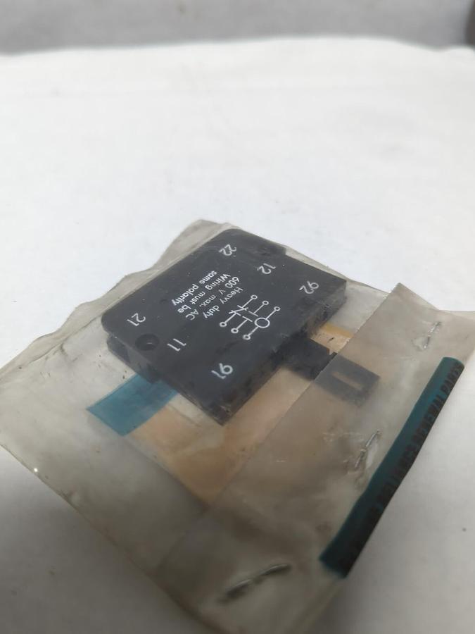RELIANCE ELECTRIC,78098-50A,AUXILIARY CONTACT 600V NOS