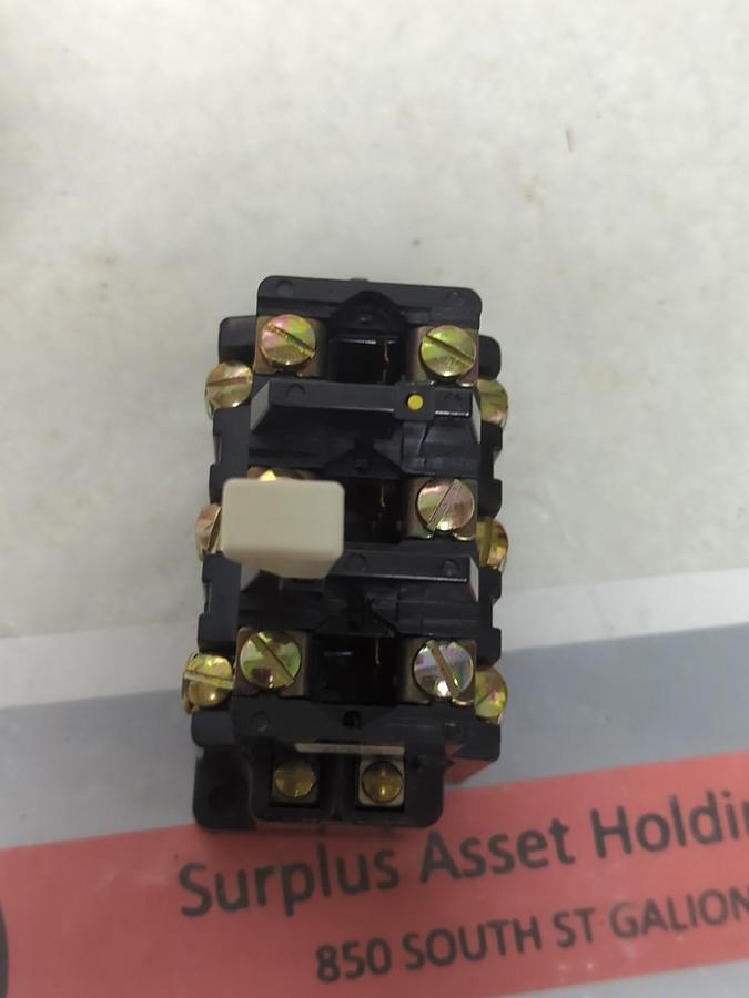 Used ALLEN BRADLEY,815-B0V16,MOTOR STARTER OVERLOAD RELAY SERIES K 600VAC PRE-OWNED