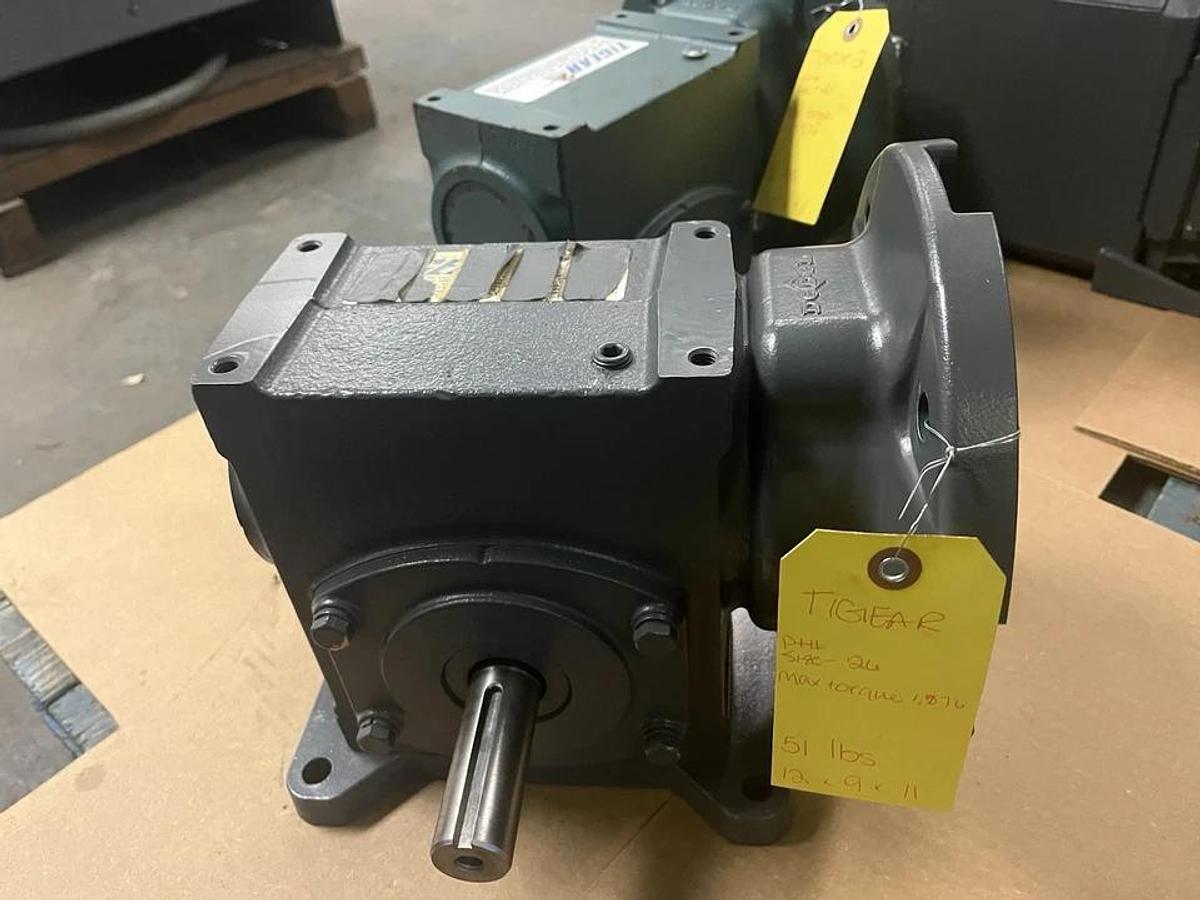 Used DODGE,26Q10L18,TIGEAR 2 GEAR SPEED REDUCER SIZE 26 RATIO 10 1576RPM 4.92 HP