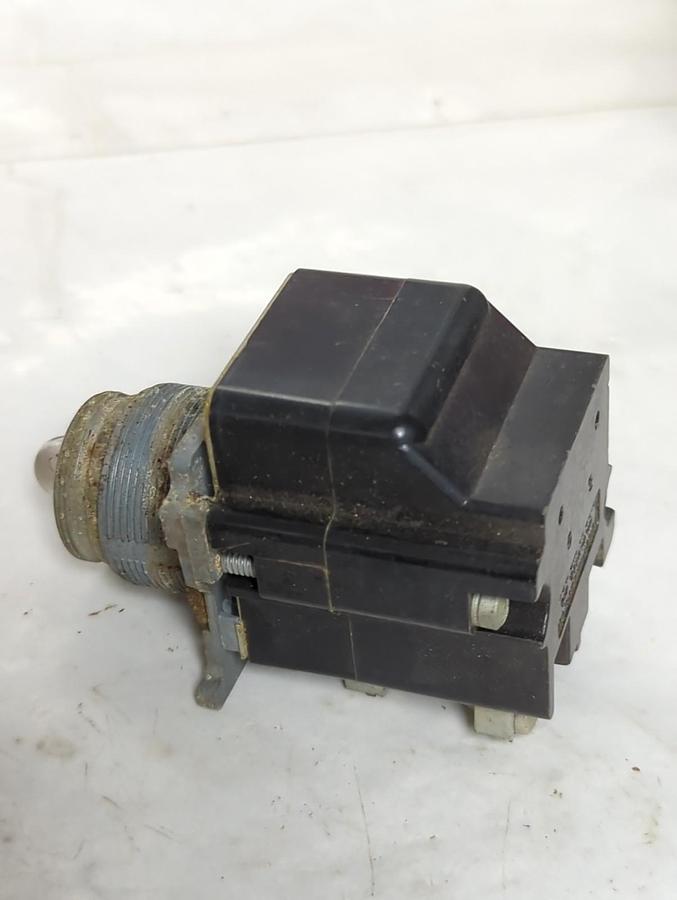 CUTLER HAMMER,10250T221,PRETEST LIGHT NOS