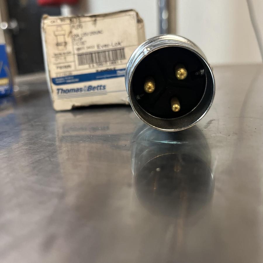 Thomas & Betts,8713,Russellstoll DuraTite Ever-Lok Locking Plug 20A 125/250v