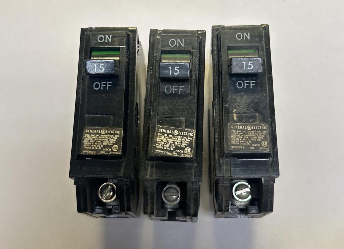 Used GENERAL ELECTRIC,THQL115,CIRCUIT BREAKER 15A 120/240V 1P LOT OF 3