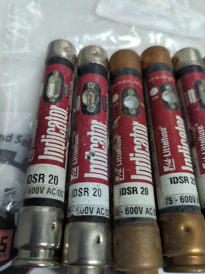 Used LITTELFUSE,IDSR20,INDICATOR 20 AMP FUSE LOT OF 6 PRE-OWNED