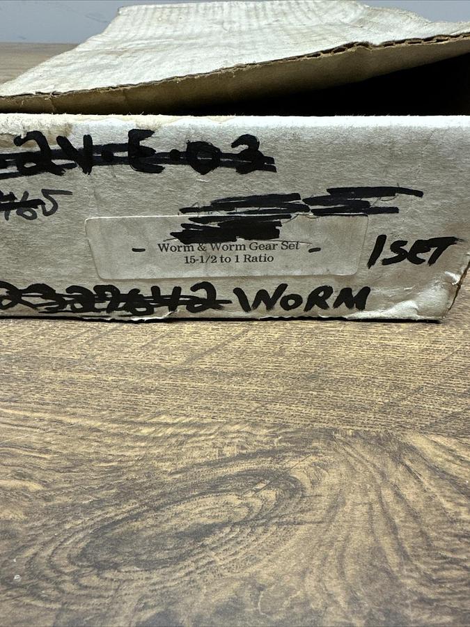 Unknown,252-0135-235,B252-0133-206 15 1/2-1 Ratio Worm and Worm Gear Set