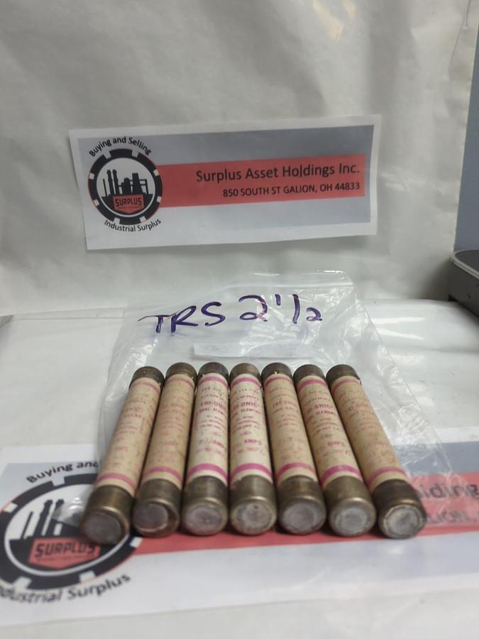 Used GOULD SHAWMUT,TRS-2-1/2,TRI-ONIC 2-1/2 AMP FUSE LOT OF 7 PRE-OWNED