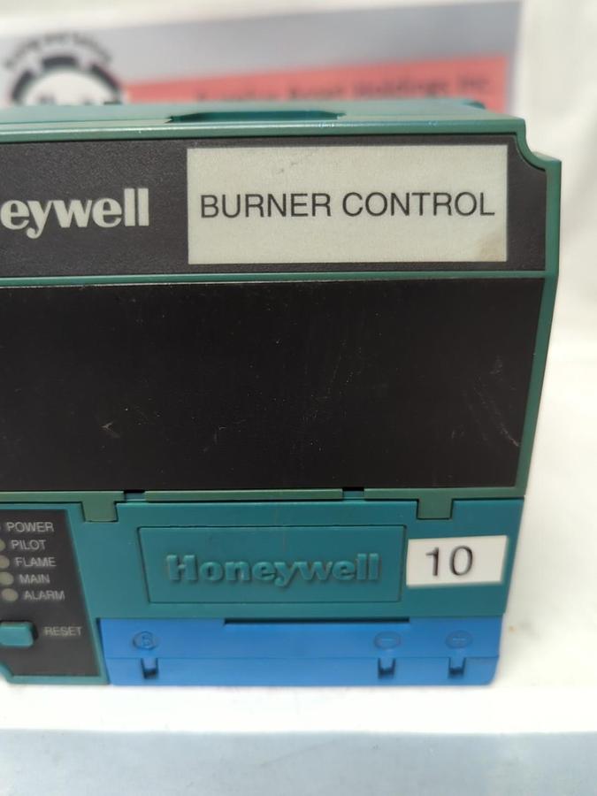 Used HONEYWELL,RM7890 2 1056,ULTRAVIOLET FLAME AMPLIFIER BURNER CONTROL UNIT