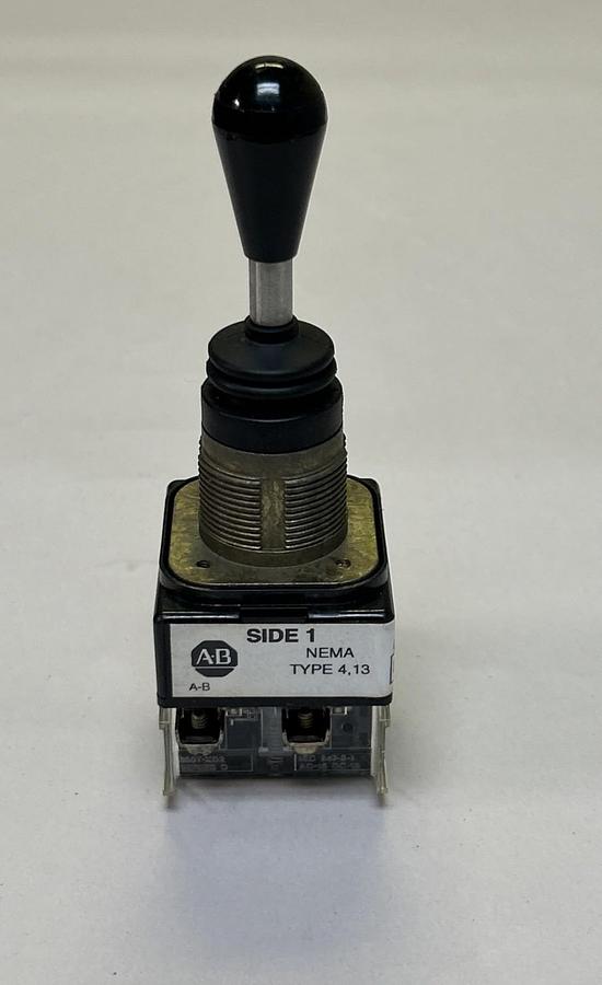 Used ALLEN BRADLEY,800T-T2H1,TOGGLE SWITCH
