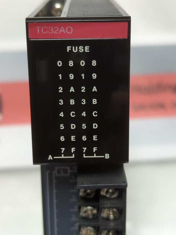 Used TOSHIBA,TC32AO,OUTPUT MODULE 100/220VAC 1 A PRE-OWNED