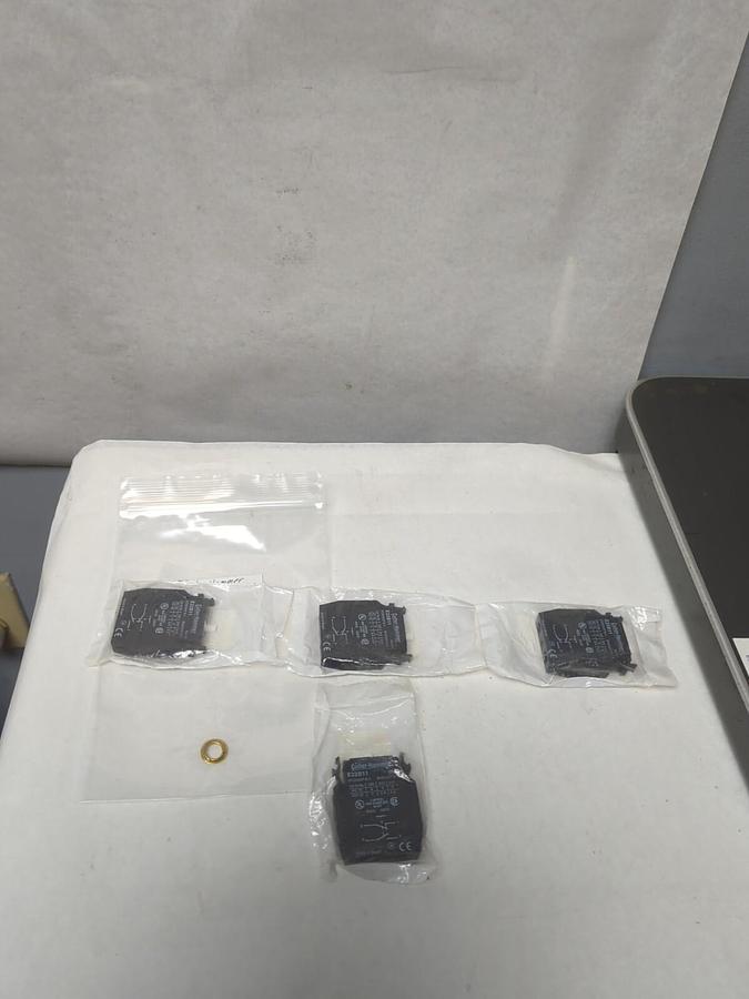 CUTLER-HAMMER,E22B11,CONTACT BLOCK SERIES A1 LOT OF 4 NEW