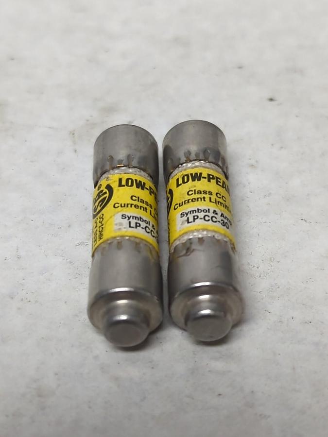 Used COOPER BUSSMANN,LP-CC-30,LOW-PEAK 30 AMP FUSE LOT OF 2 PRE-OWNED