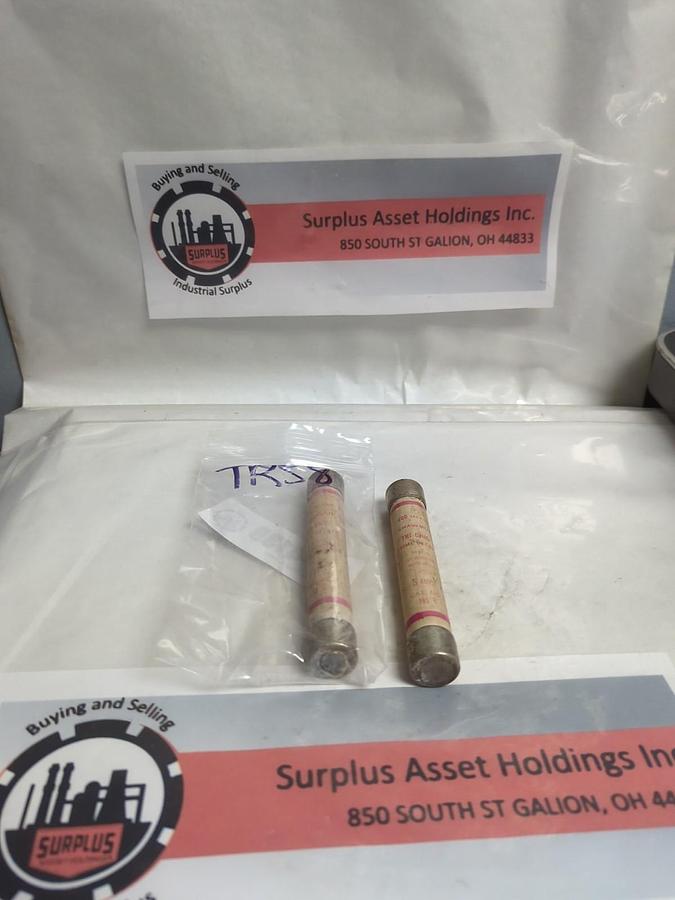 Used GOULD SHAWMUT,TRS8,TRI-ONIC 8 AMP FUSE LOT OF 2 PRE-OWNED