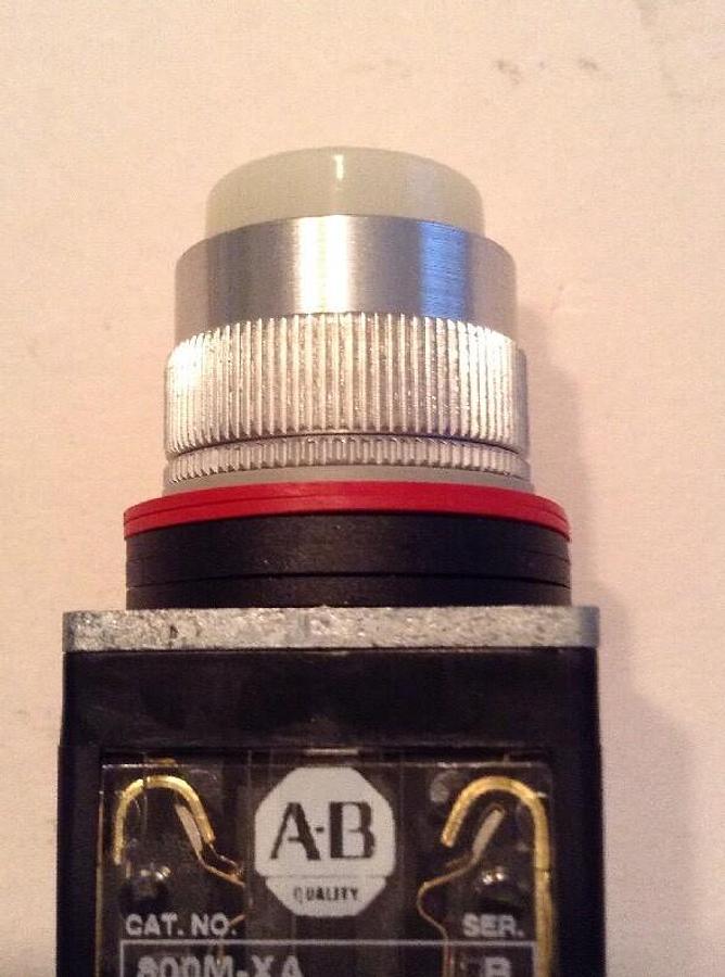 Allen-Bradley,800MR-QB24WA,Round Illuminated Push Button White Series D