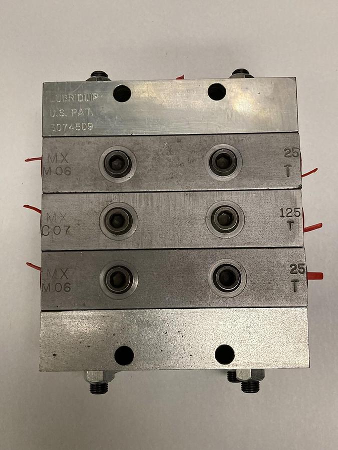 Used Graco,MXM06-25T MXC07-125T MXM06-25T Divider Valve 3074509