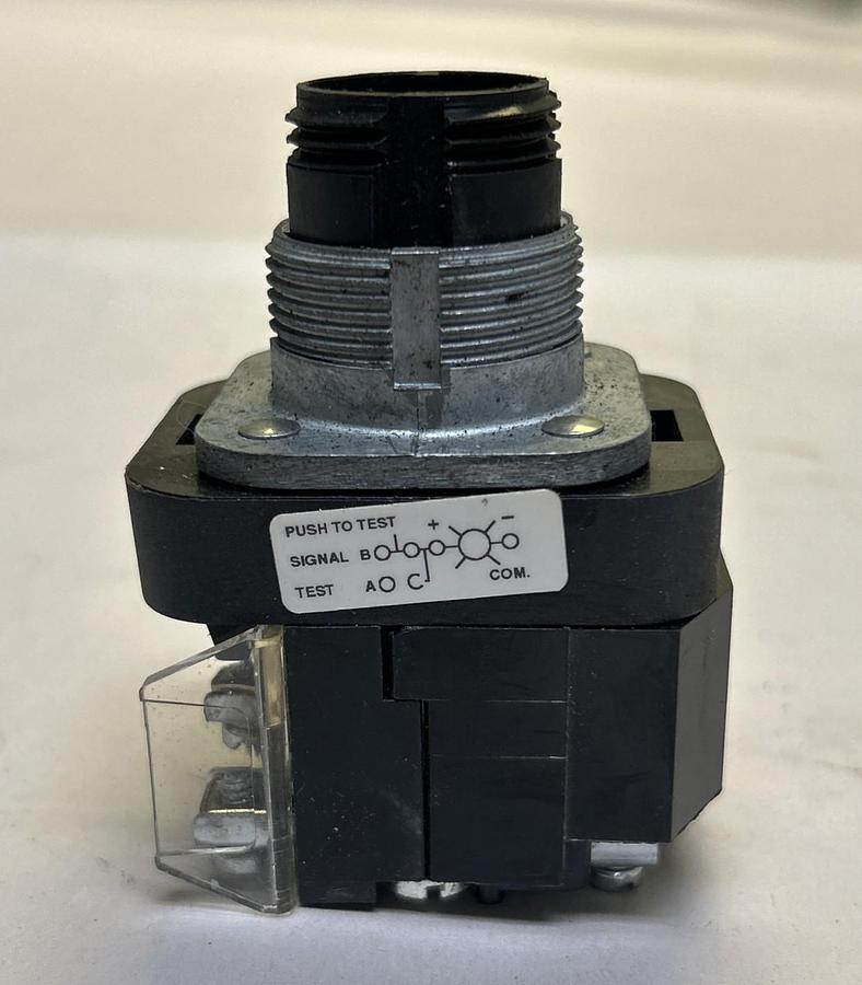 Used ALLEN BRADLEY,800T-PT16,PUSH BUTTON CORE ONLY