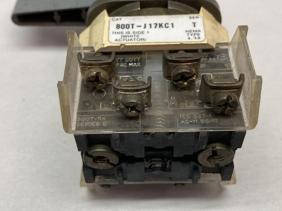 Used Allen Bradley,800T-J17KC1,3-Position Maintained Knob Ser T