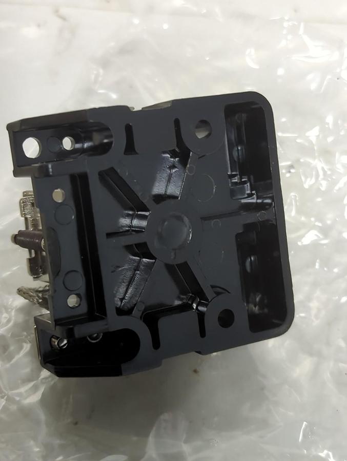 ALLEN BRADLEY,700-HG46A1,CONTROL RELAY 120V 50/60HZ NOS