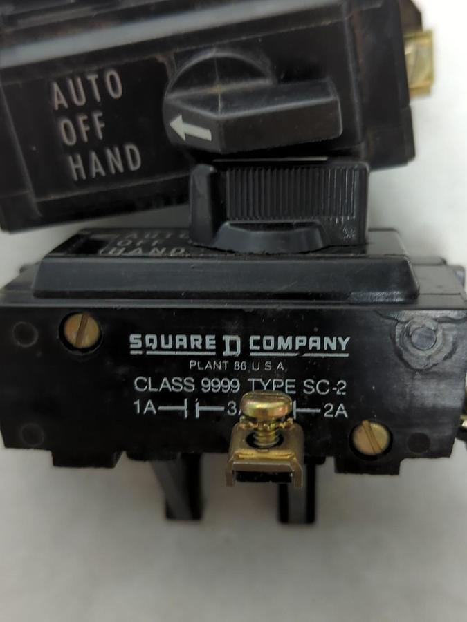 Used SQUARE D,9999,TYPE SC-2 HAND-OFF-AUTO SELECTOR SWITCH LOT OF 2 PRE-OWNED