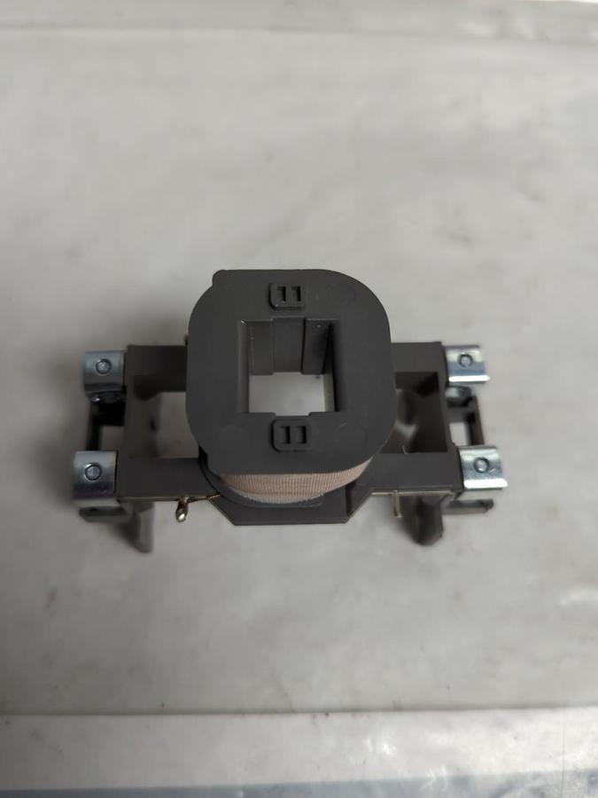 Used CERUS,MC-9-32,MINI CONTACTOR COIL 240V 50/60HZ PRE-OWNED