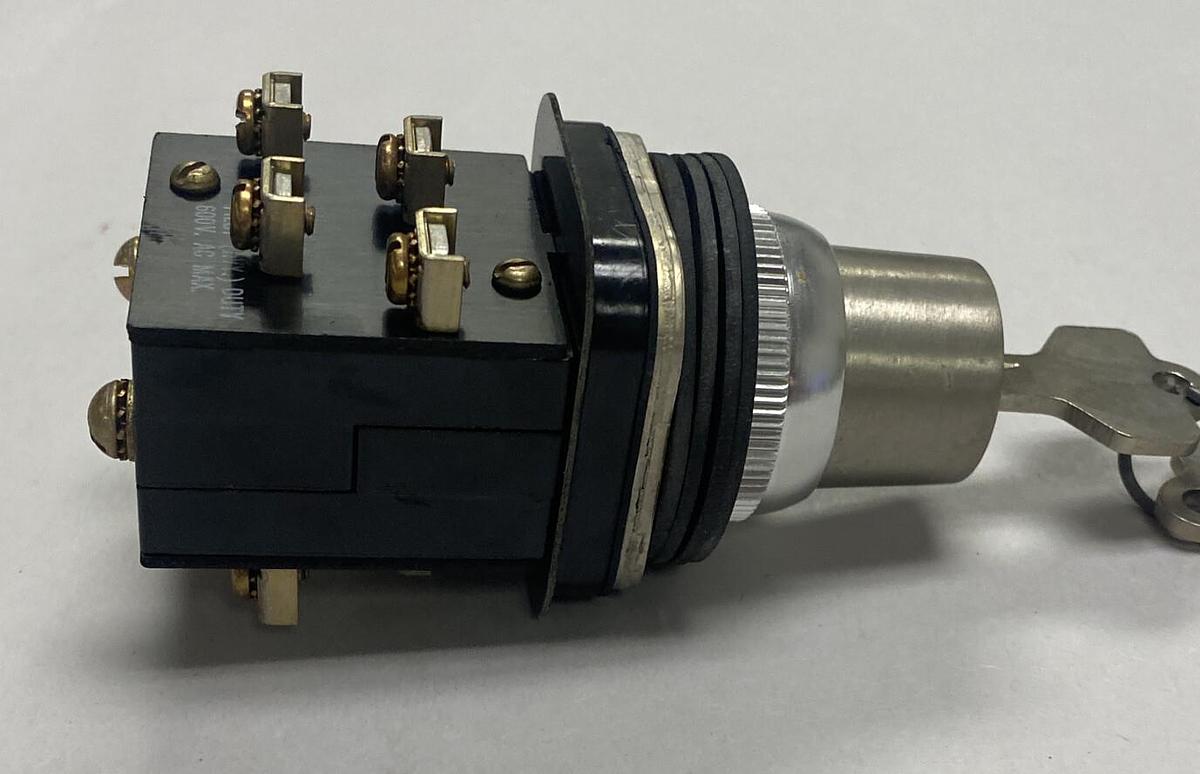 Allen-Bradley,800T-J631B18,Three Position Selector Switch Cylinder Lock NOS