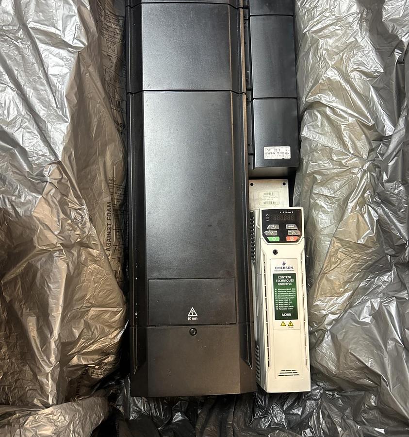 Used CONTROL TECHNIQUES,M200-09402000A10101AB100,VARIABLE SPEED AC SERVO DRIVE 150HP