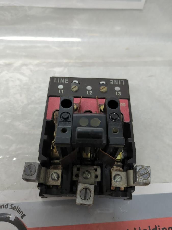Used GE,THMC33,QMW 3-POLE FUSIBLE DISCONNECT SWITCH 100 AMP PRE-OWNED