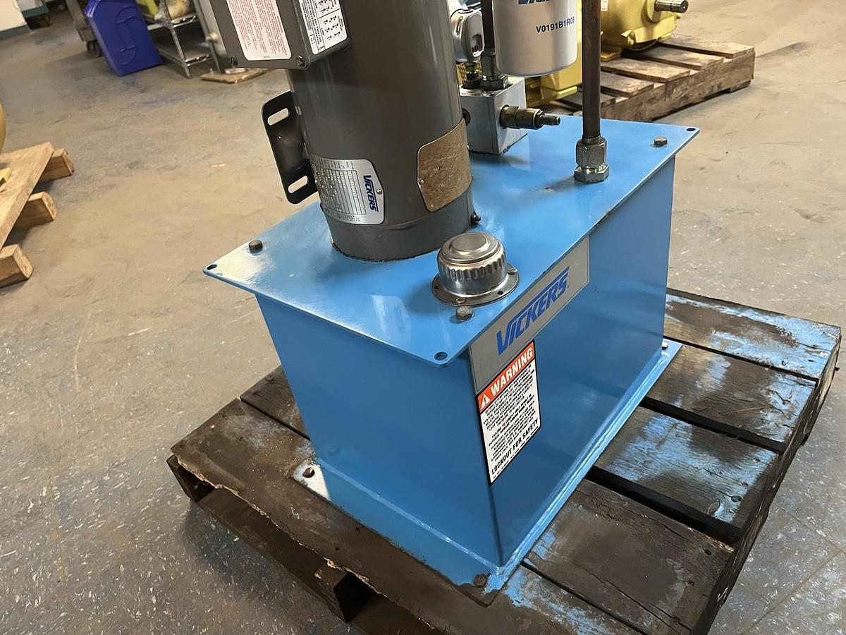 Used VICKERS,PSSPA1010V,HYDRAULIC POWER PUMP PACK 3HP 10GALS 3PH 3044417