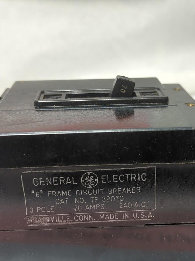 Used GENERAL ELECTRIC,TE32070,CIRCUIT BREAKER 3-POLE 70 AMP PRE-OWNED