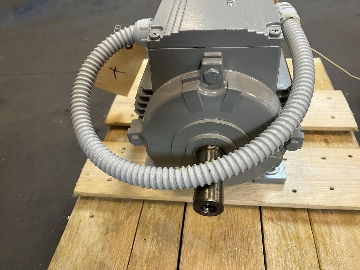 SIEMENS,1LA91062LA90-ZT01,MOTOR 4kW 400V 2900RPM 100L