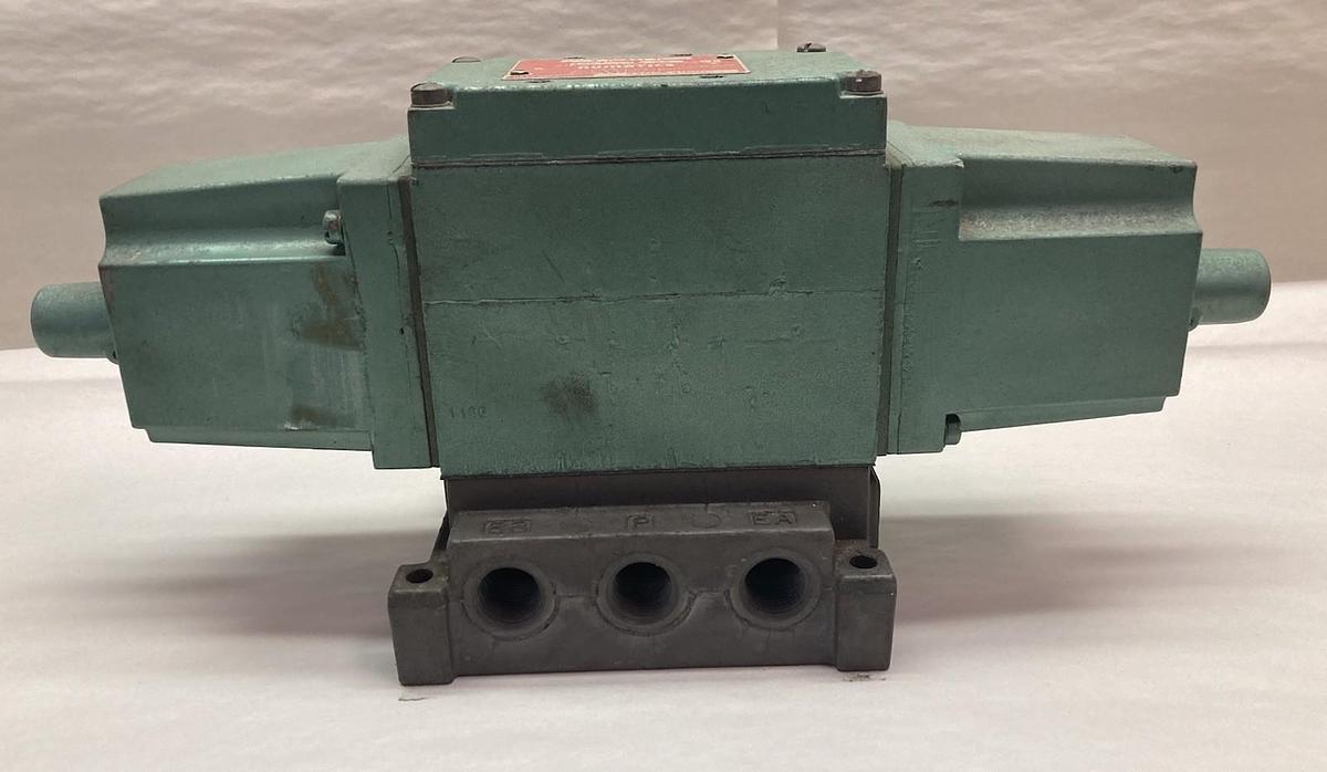 Used Numatic,33DSA4410,Solenoid Valve 120V 50/60Hz 0.36A 150PSIG