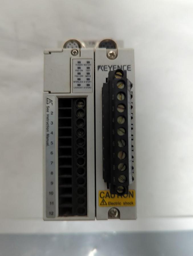 Used KEYENCE,SL-R11,SAFETY CONTROLLER UNIT CLASS 2 24V DC PRE-OWNED