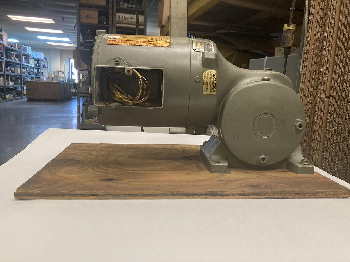 US Motors,UTP-GWP,0.75 HP 1750 RPM Syncrogear with E180 0.5 HP Motor