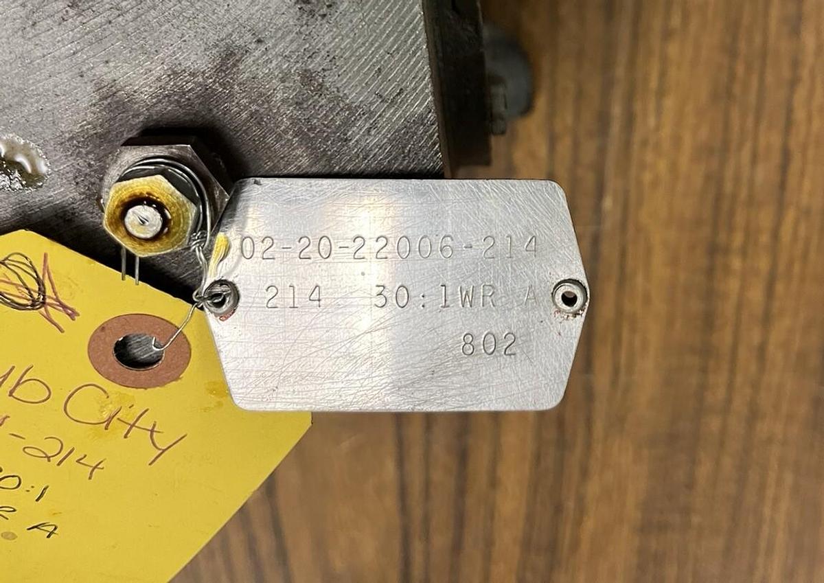 Used HUB CITY,02-20-2006-214,SPEED REDUCER 30:1WRA SHAFTS 7/8" AND 5/8"