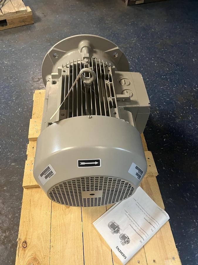 SIEMENS,1LA7163-4AA96-ZT00,MOTOR 11kW 400/480V 1765RPM 3PH 160L
