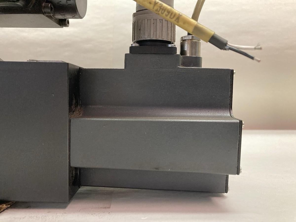 Used Moog,WSH4P16C08CXBN/1AF2.AP.FV5.AQ.FP01,SERVO VALVE D633E714A