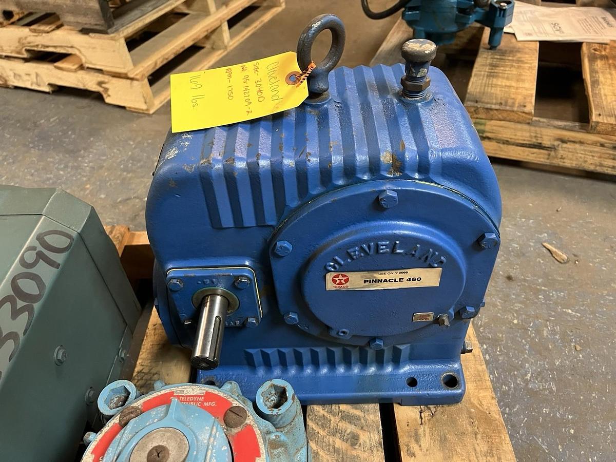 Used CLEVELAND,3040D,WORM GEAR SPEED REDUCER SERIES 25 RATIO 110 2.5HP 1750RPM
