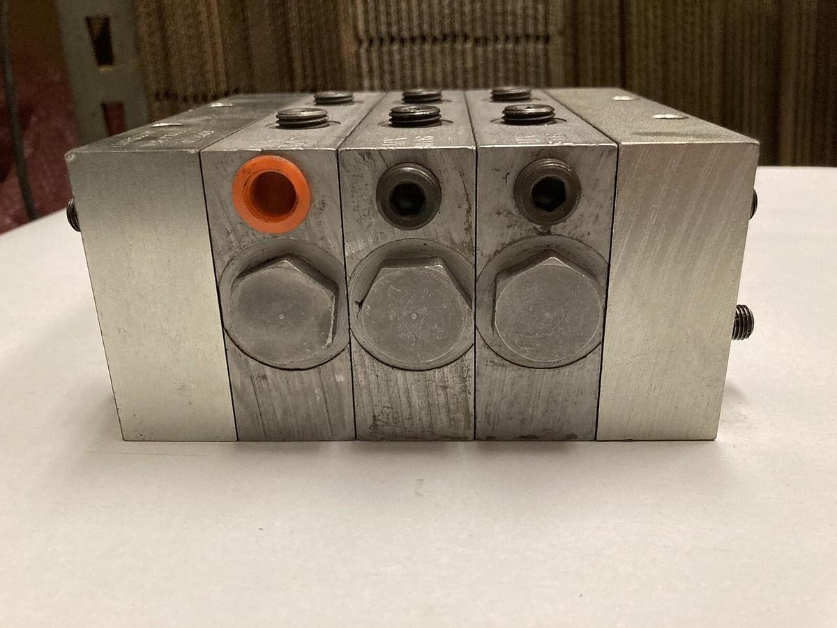 Used Graco,MXE00-125T MXL07-100T MXJ10-100T, Divider Valve 3074509