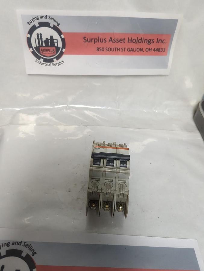 Used MERLIN GERIN,60282,CIRCUIT BREAKER C 30A 240V PRE-OWNED