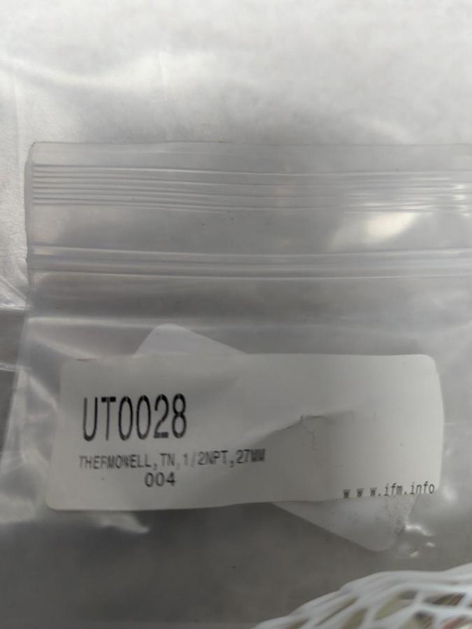 IFM,UT0028,THERMOWELL TEMPERATURE SENSOR 1/2 NPT-27MM NOS
