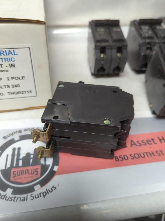 Used GENERAL ELECTRIC,THQB2115,CIRCUIT BREAKER 15 AMP 2-POLE LOT OF 4 PRE-OWNED