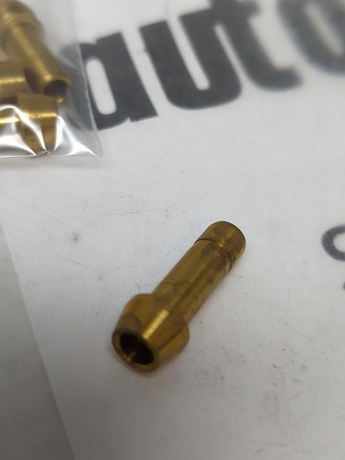 SWAGELOK,B-401-PC,1/4PCX1/4TA PORT CONNECTOR LOT OF 5 NOS