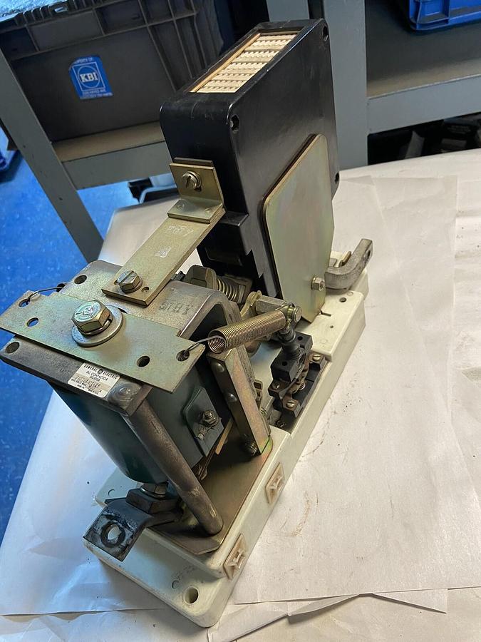 Used General Electric,DS303A 7A07LXA014XP,DC Contactor 600VDC 900A Coil 50VDC