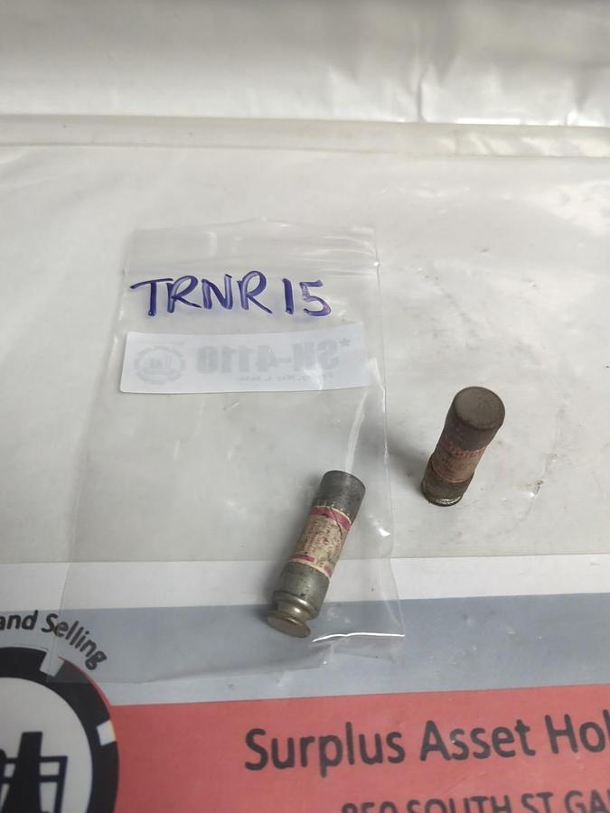 Used GOULD SHAWMUT,TRNR15,TRI-ONIC 15 AMP FUSE LOT OF 2 PRE-OWNED