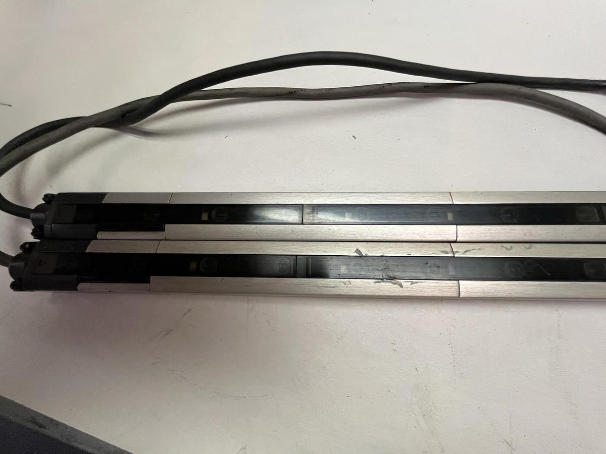 Used Keyence,PJ-V41T AND PJ-V41R,LIGHT CURTAIN 28" Detection Area