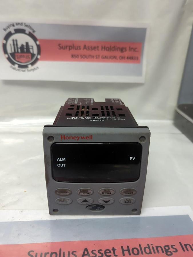 Used HONEYWELL,DC2500-EE-1LOR-200-1000-E0-0,UDC2500 DIGITAL CONTROLLER PRE-OWNED