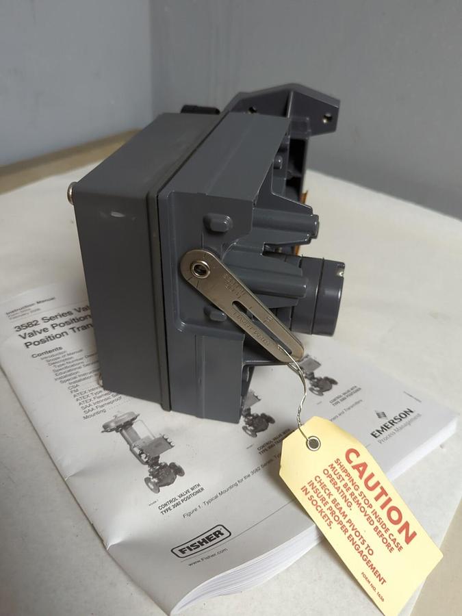 EMERSON FISHER CONTROLS,FS3582G-10,PNEUMATIC VALVE POSITIONER NOS