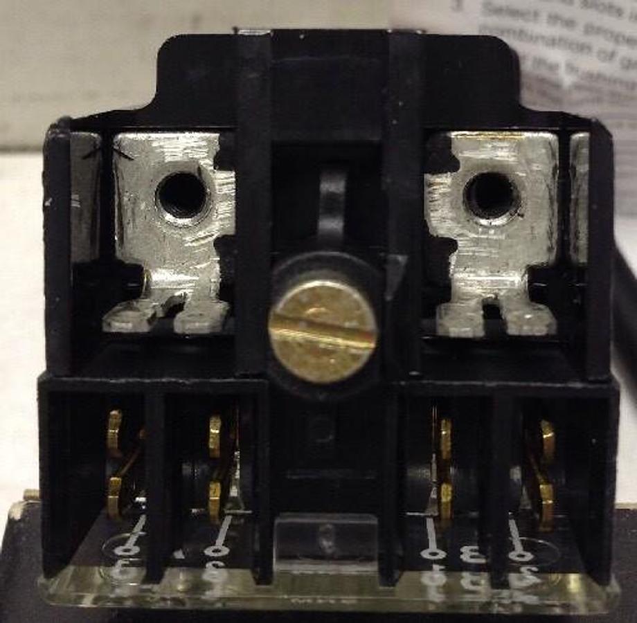 Allen-Bradley,800MR-PB16RA,Series D Small Round Red Lens Ill. Push Button