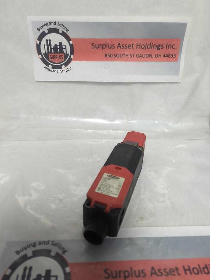 Used BANNER,SI-LS42UMH,SAFETY INTERLOCK SWITCH 24-230V MC PRE-OWNED