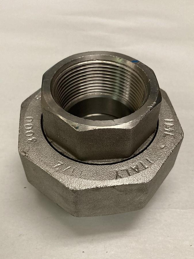 NOB,725127 SA182,1-3/4 INCH Octagon Socket Weld Pipe Union F304/F304L