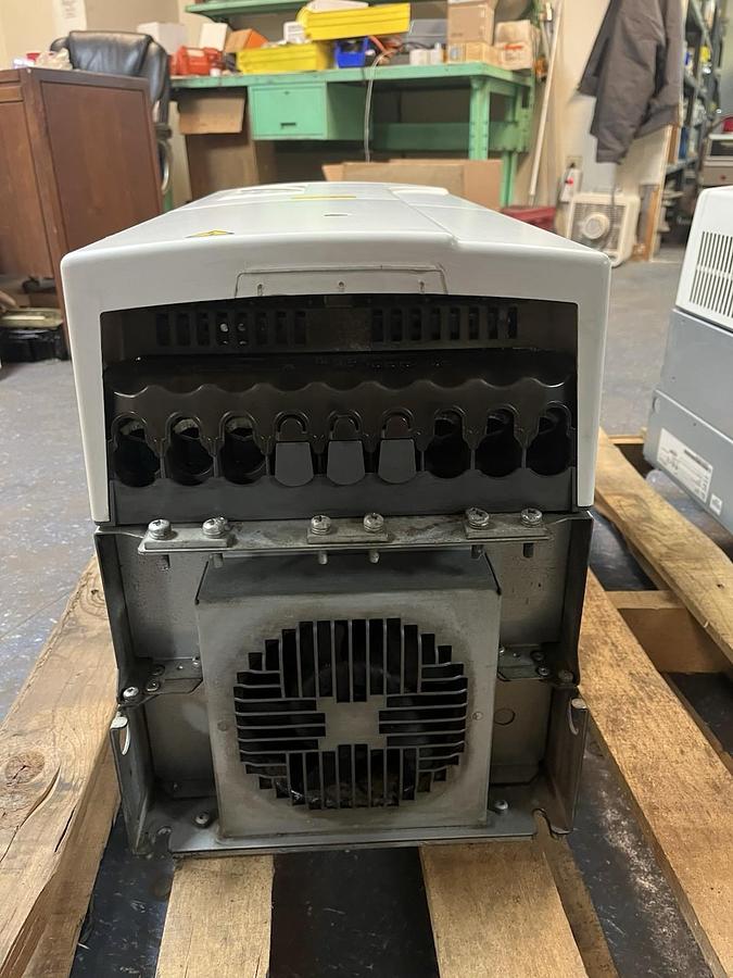 Used ABB,ACS800-ITTU1-0100-5+P901,ITT PUMPSMART VFD VAR. FREQUENCY DRIVE 100HP 124A