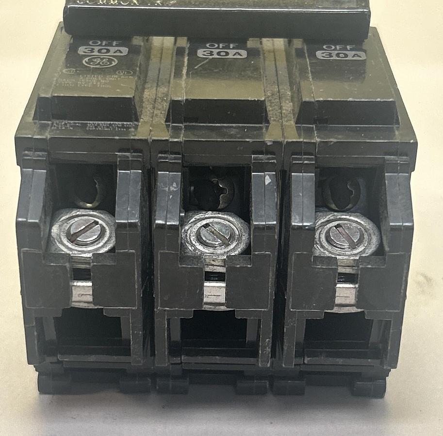 GENERAL ELECTRIC,THQL330,CIRCUIT BREAKER 30A 240V 3P NOS